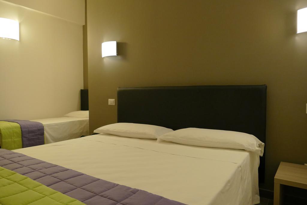 Hotel Desiree Сан-Бенедетто-дель-Тронто Экстерьер фото