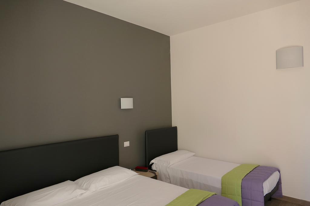 Hotel Desiree Сан-Бенедетто-дель-Тронто Экстерьер фото