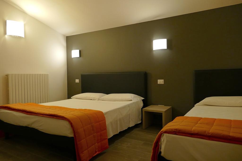 Hotel Desiree Сан-Бенедетто-дель-Тронто Экстерьер фото