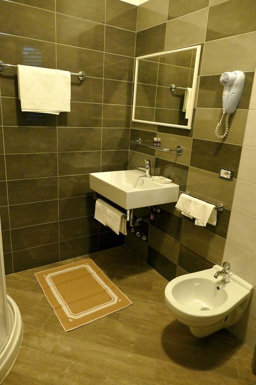 Hotel Desiree Сан-Бенедетто-дель-Тронто Экстерьер фото