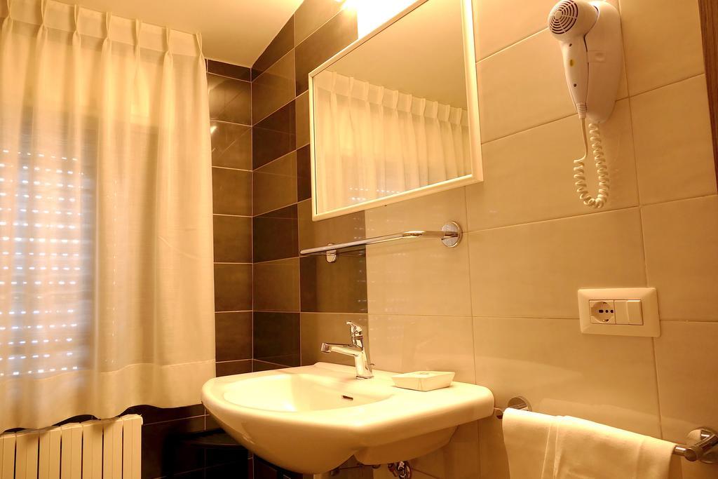 Hotel Desiree Сан-Бенедетто-дель-Тронто Экстерьер фото