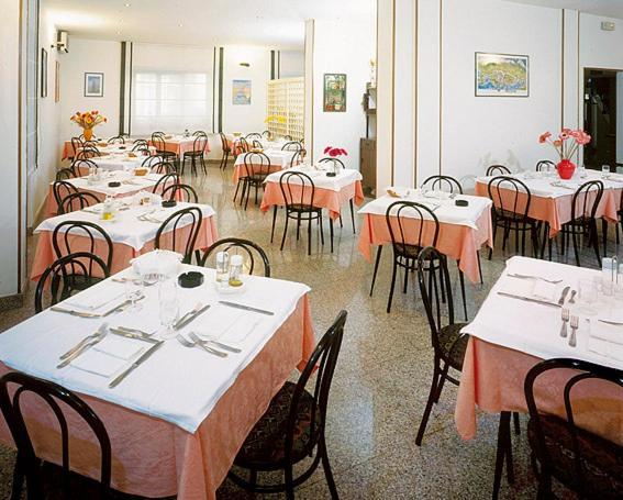 Hotel Desiree Сан-Бенедетто-дель-Тронто Экстерьер фото