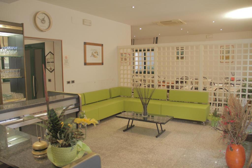 Hotel Desiree Сан-Бенедетто-дель-Тронто Экстерьер фото