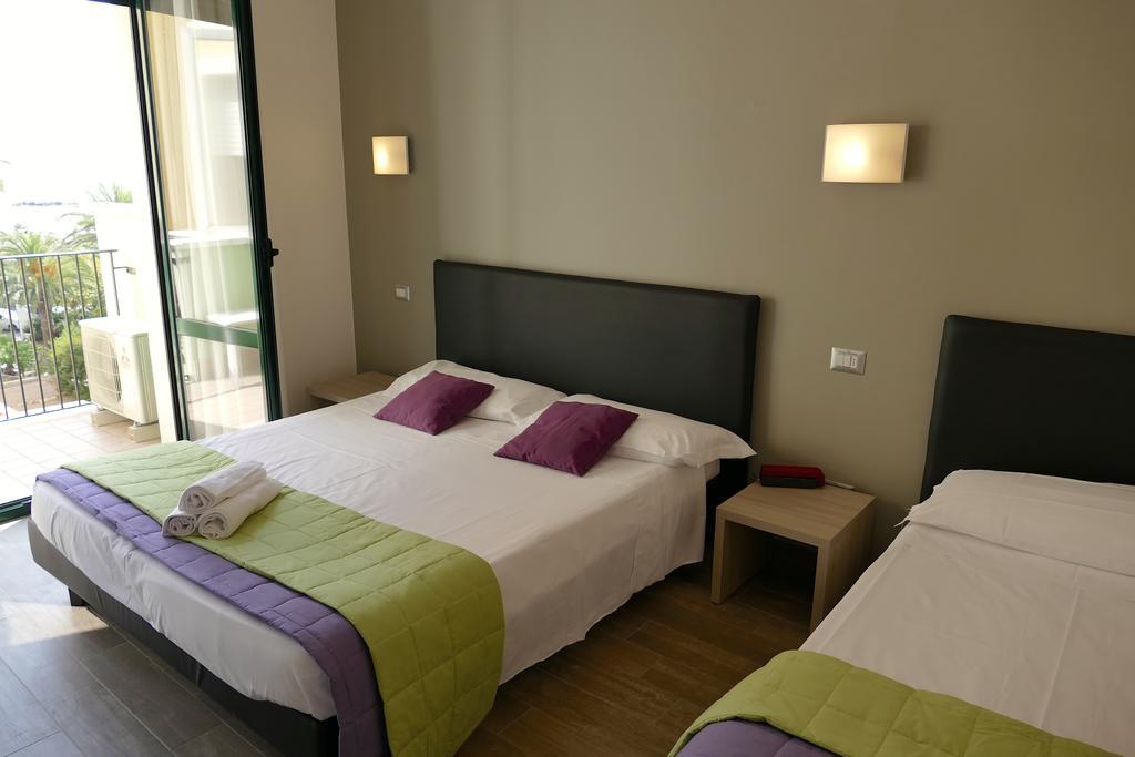 Hotel Desiree Сан-Бенедетто-дель-Тронто Экстерьер фото