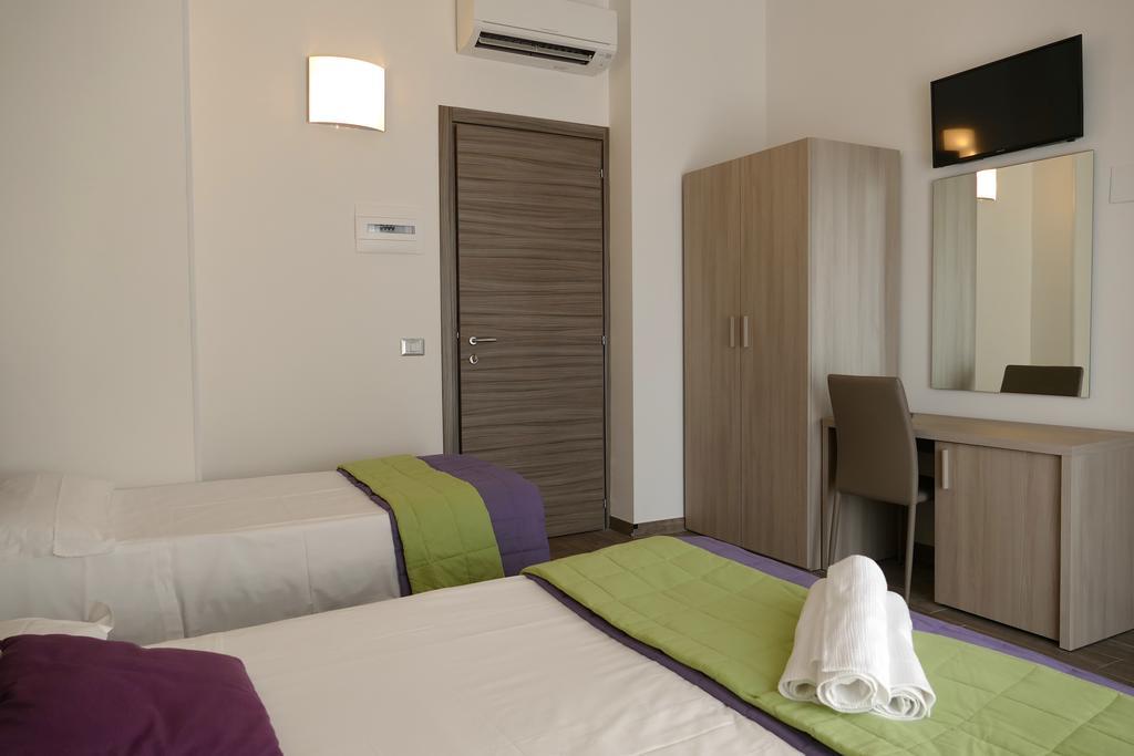 Hotel Desiree Сан-Бенедетто-дель-Тронто Экстерьер фото