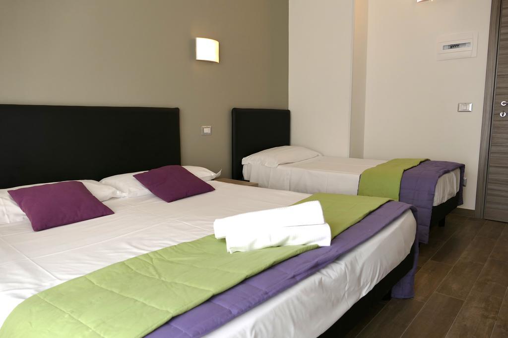 Hotel Desiree Сан-Бенедетто-дель-Тронто Экстерьер фото