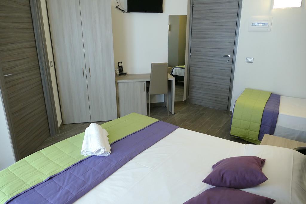 Hotel Desiree Сан-Бенедетто-дель-Тронто Экстерьер фото