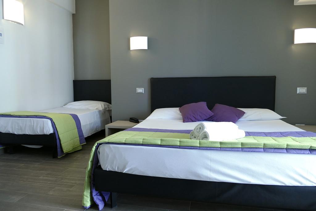 Hotel Desiree Сан-Бенедетто-дель-Тронто Экстерьер фото