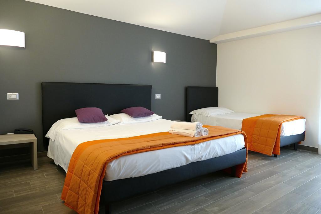 Hotel Desiree Сан-Бенедетто-дель-Тронто Экстерьер фото