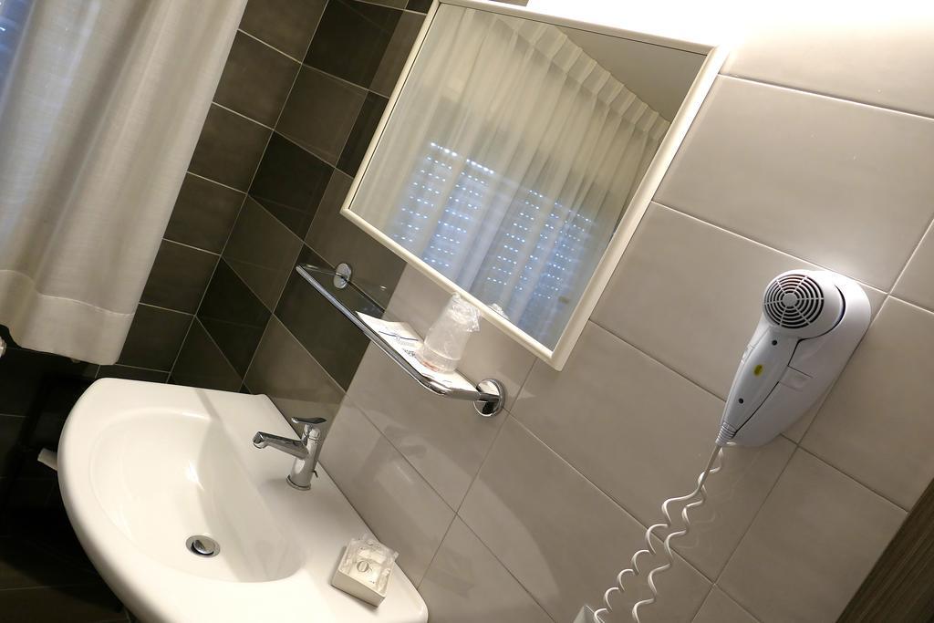 Hotel Desiree Сан-Бенедетто-дель-Тронто Экстерьер фото