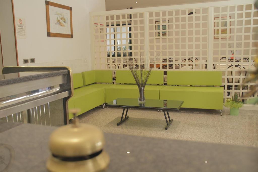 Hotel Desiree Сан-Бенедетто-дель-Тронто Экстерьер фото